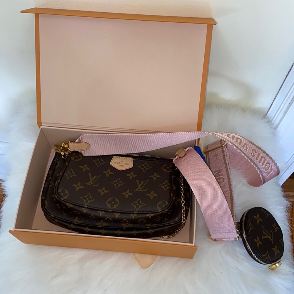 SOLD! Authentic Louis Vuitton multi pochette bag